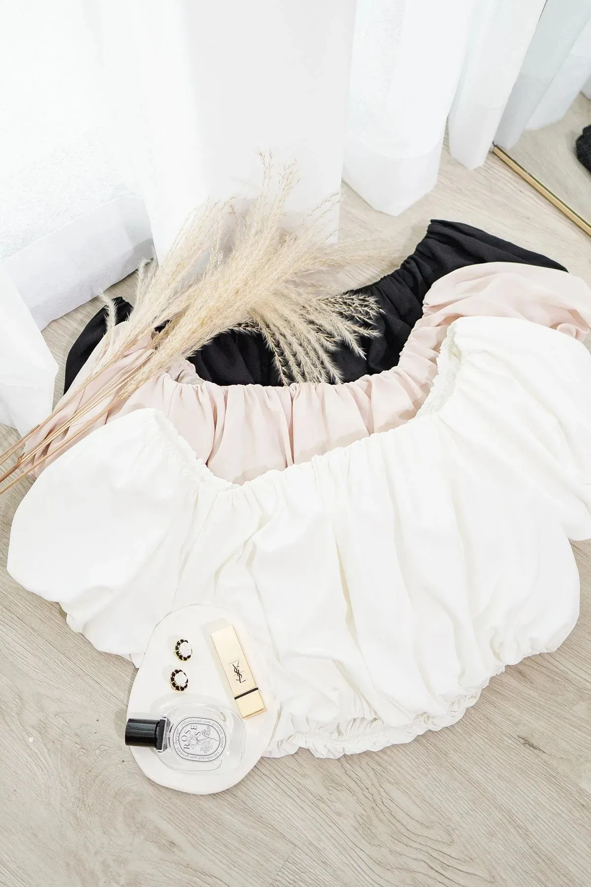 CECIL OFF SHOULDER TOP IN WHITE