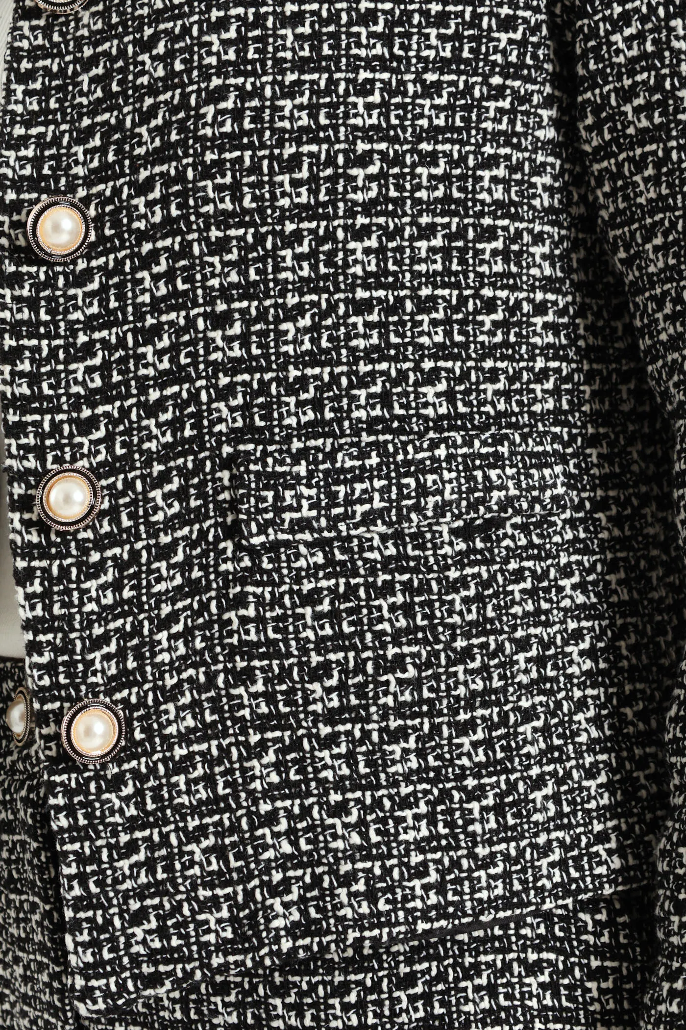 Collarless Tweed Blazer - Cream/Black