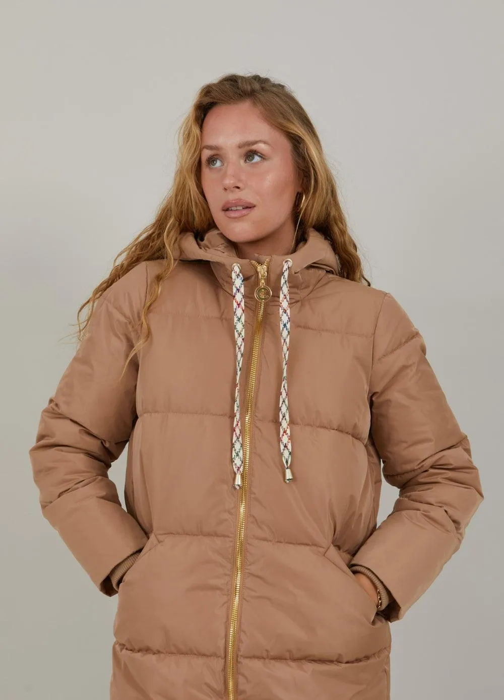 COSTER COPENHAGEN - Long Puffer Jacket COGNAC