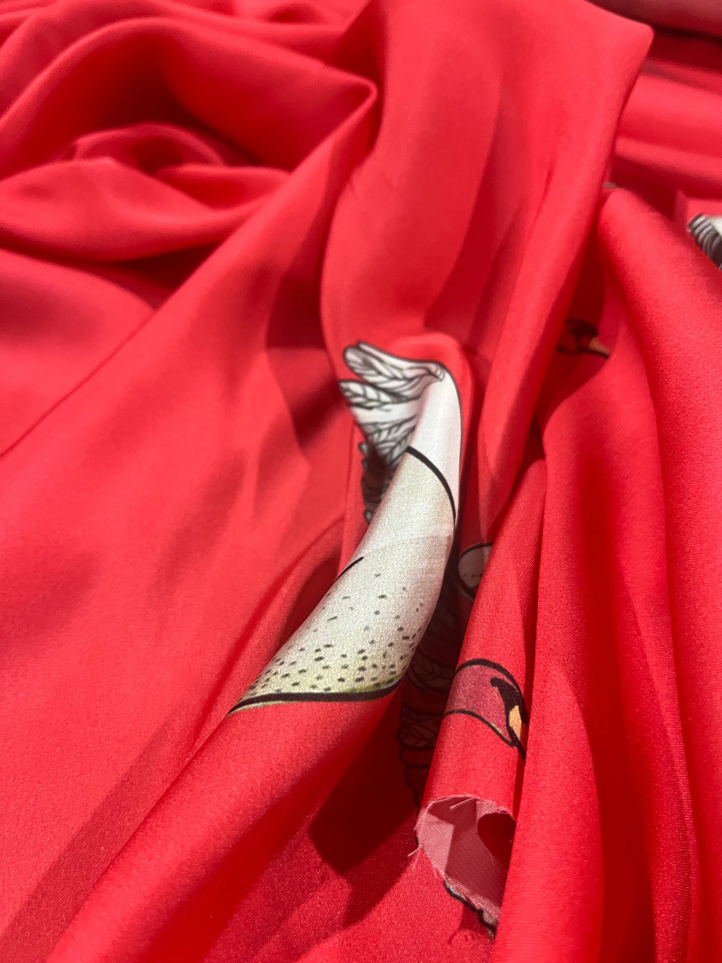 D02 HMSTN 44 satin swans