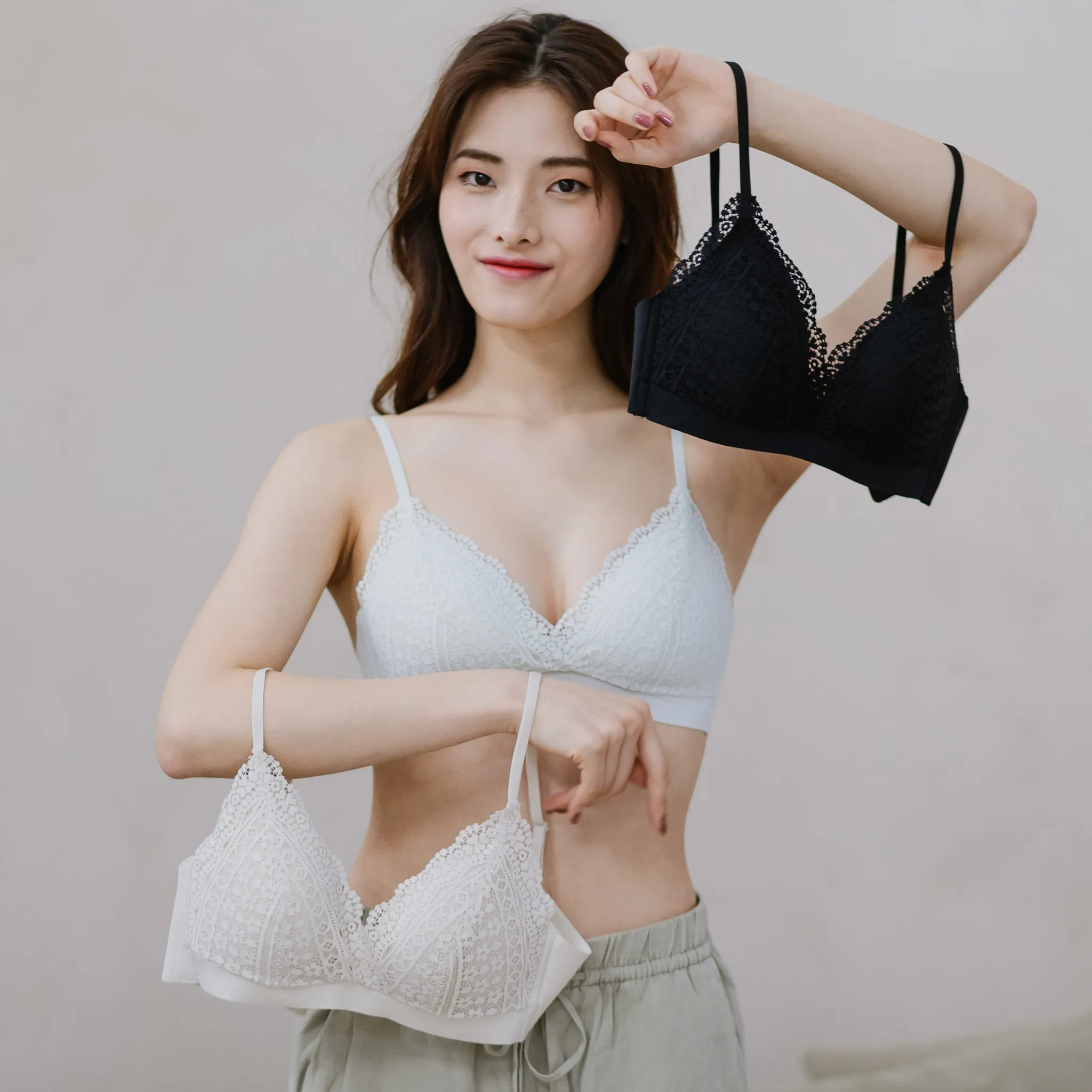 Hoppy Poppy! Seamless Lightly-Lined Lace Bralette in Oatmilk