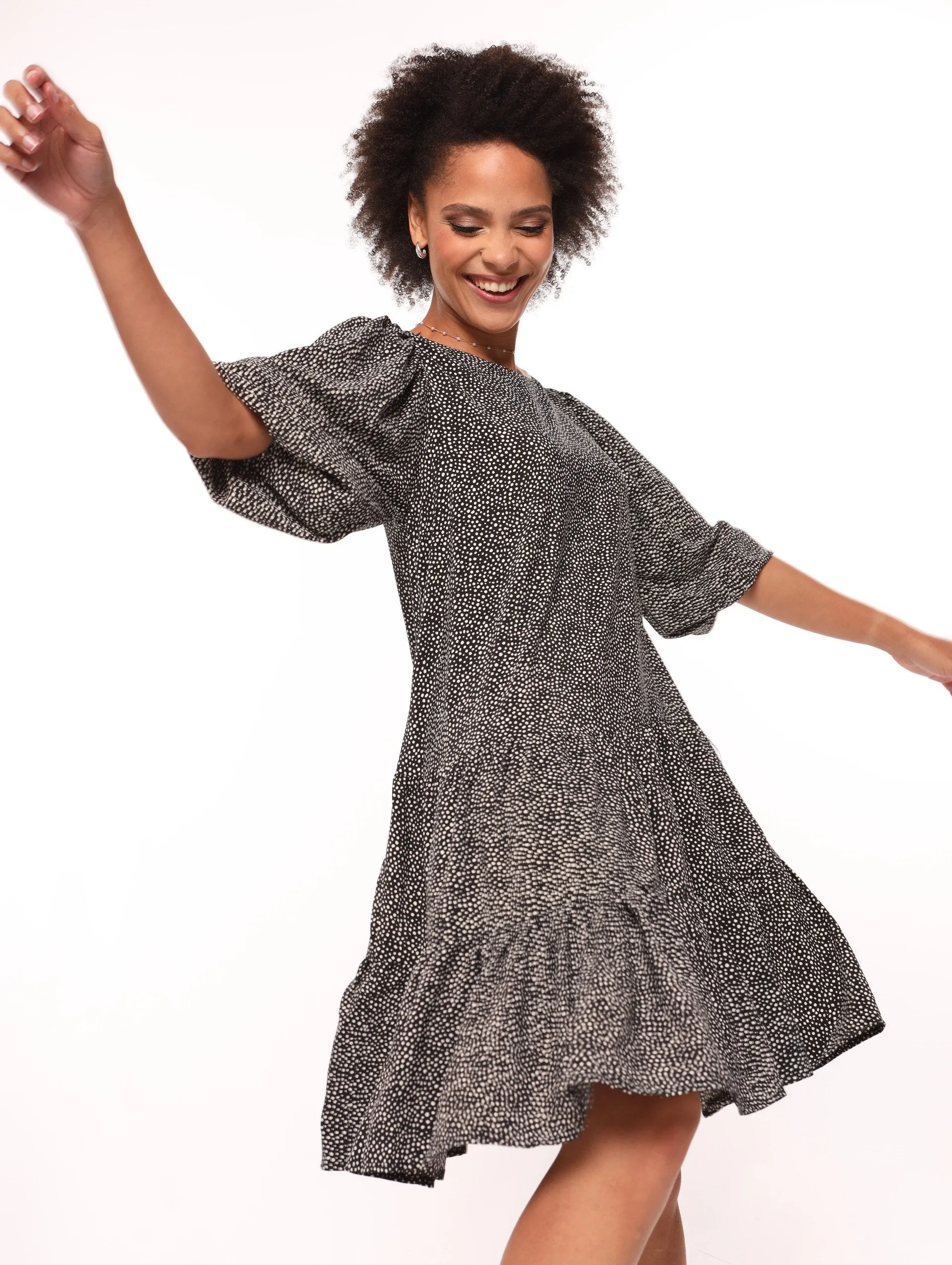 Ladies Tiered Shift Dress - Black/White