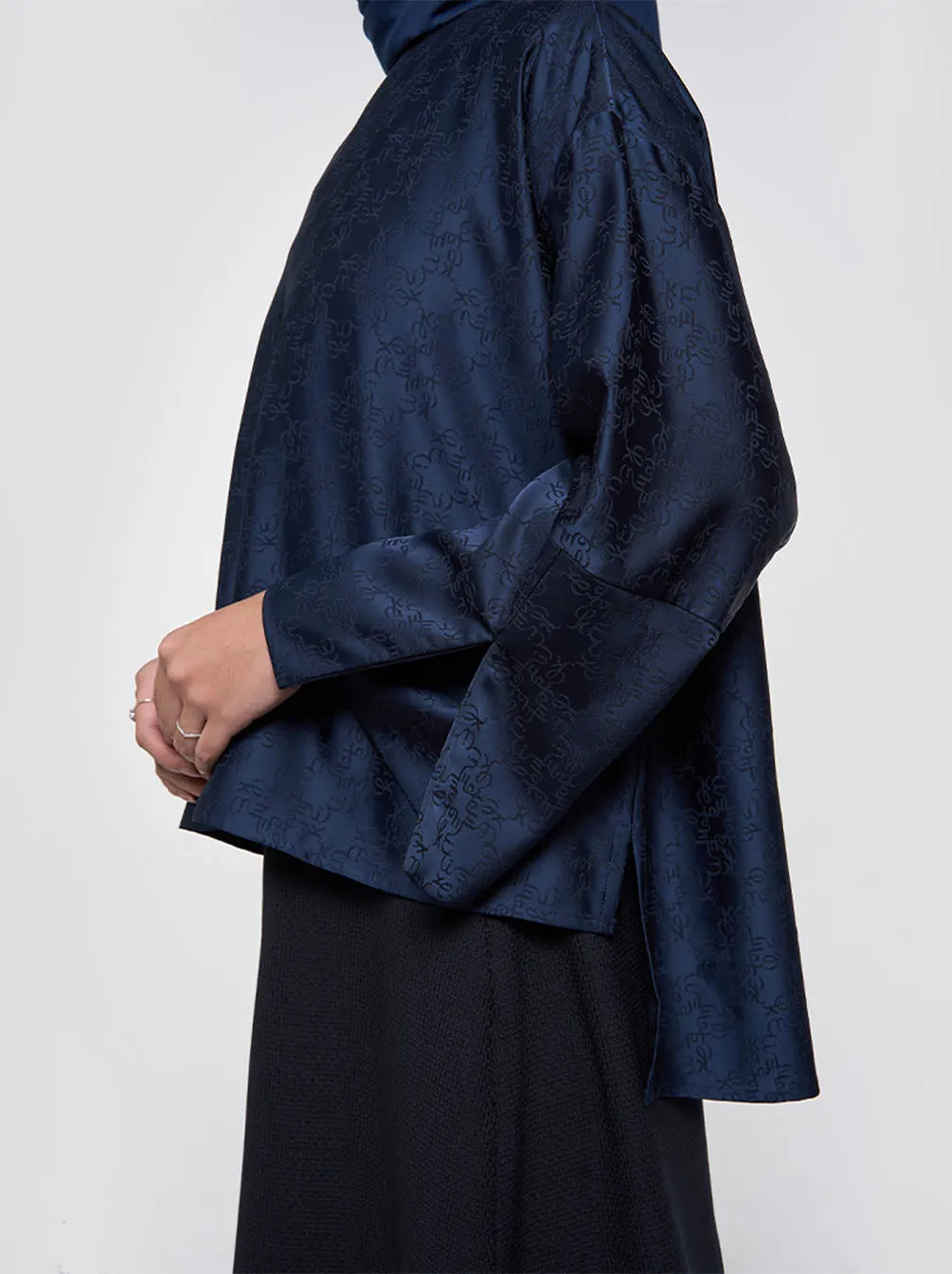 LIORA DROPSHOULDER TOP NAVY