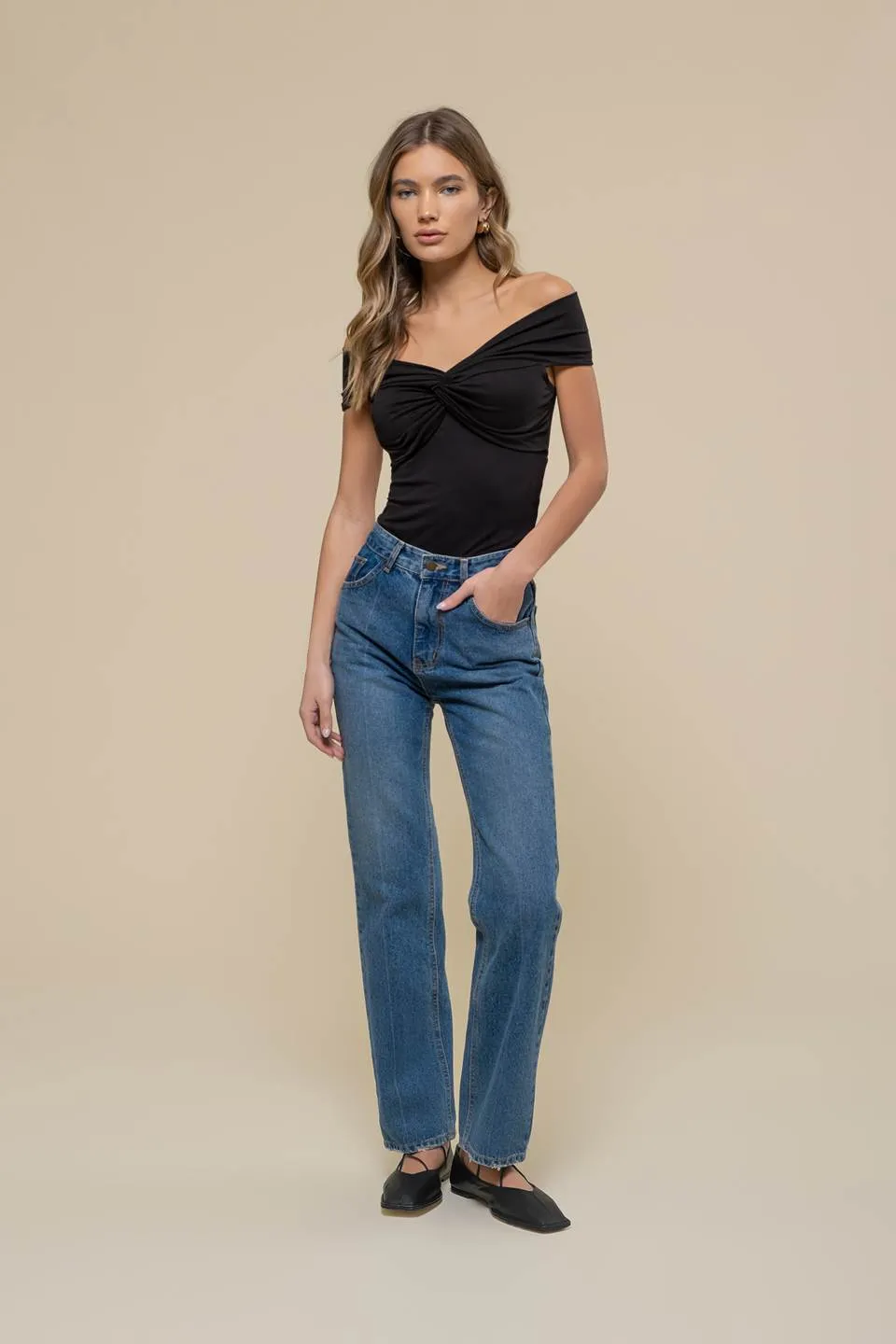 OFF THE SHOULDER TWIST FRONT KNIT TOP