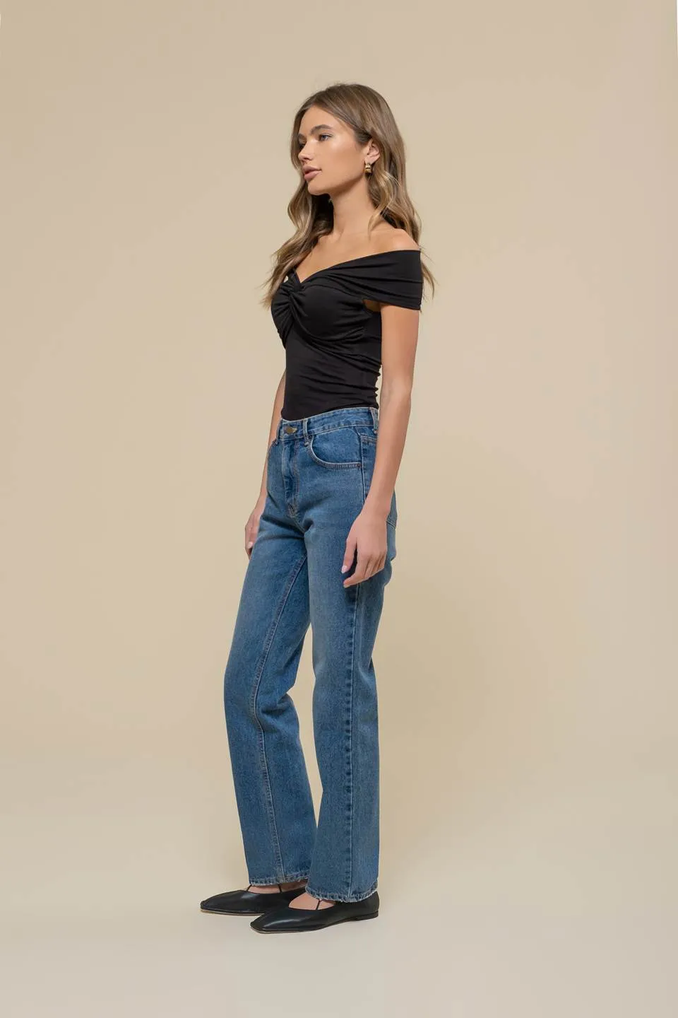 OFF THE SHOULDER TWIST FRONT KNIT TOP