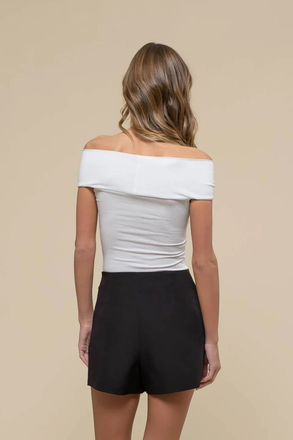 OFF THE SHOULDER TWIST FRONT KNIT TOP