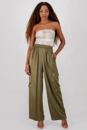 Pantalon amplio satin detalle bolsas cargo