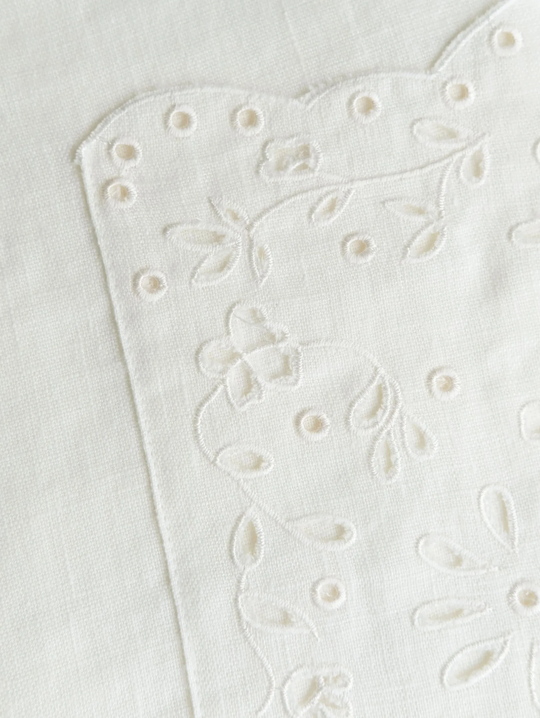 PEONY Embroidered Shift Mini Dress in Creme