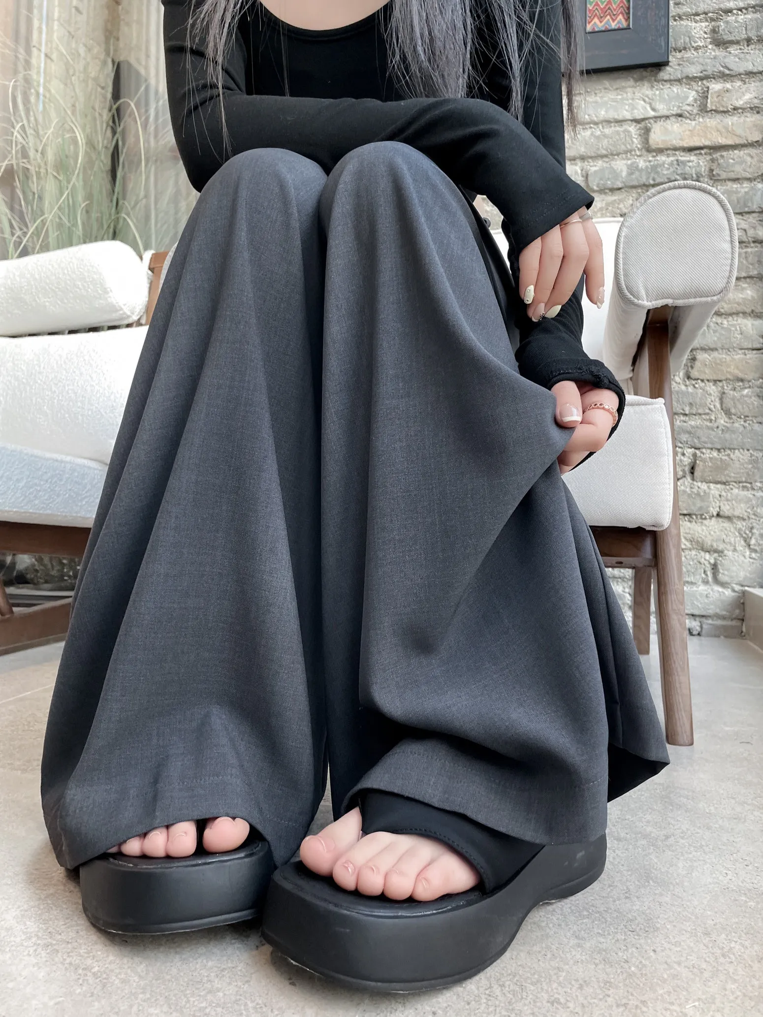 Relaxed Fit Wide Leg Pants with a Chic Design