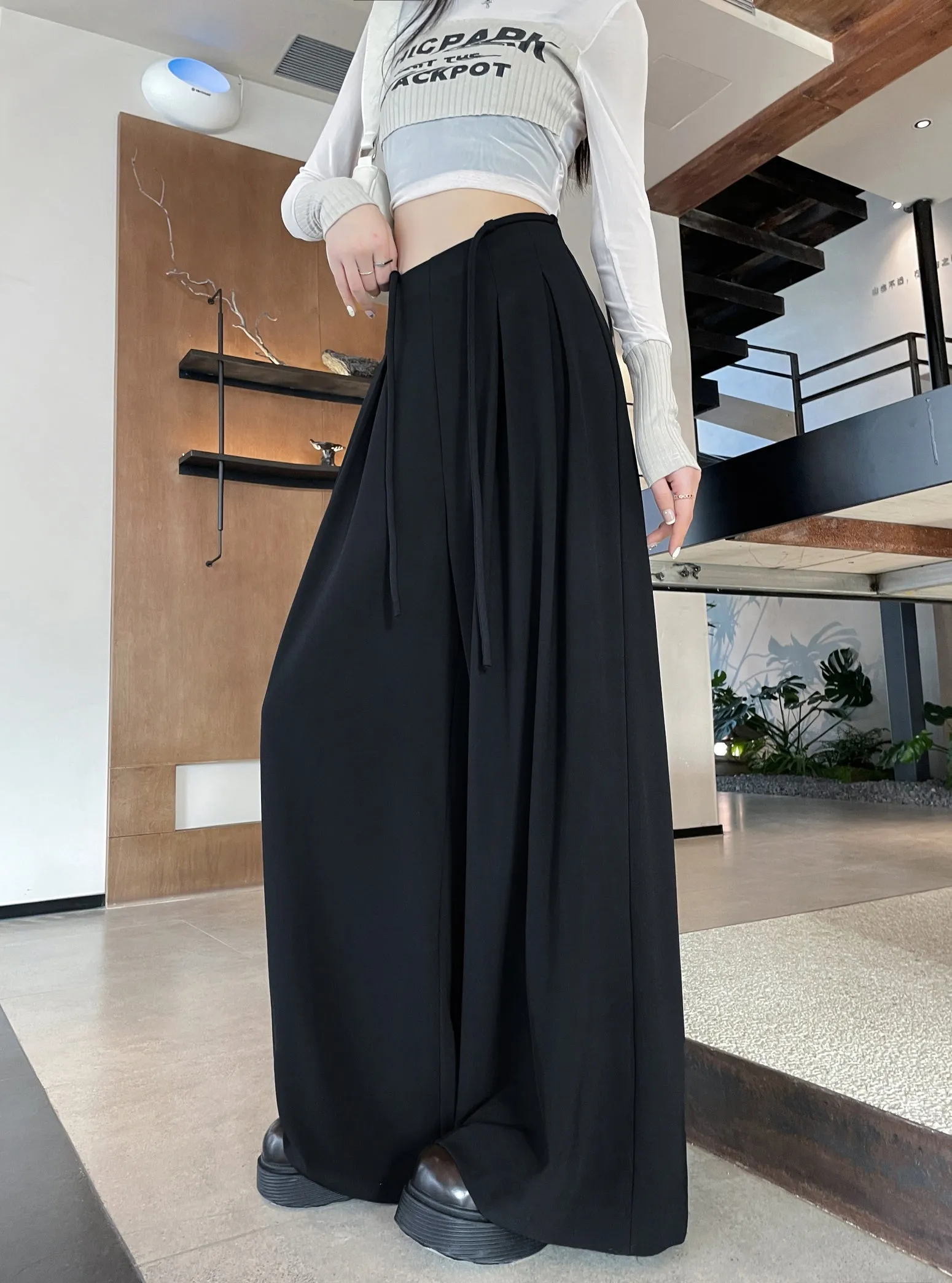 Relaxed Fit Wide Leg Pants with a Chic Design