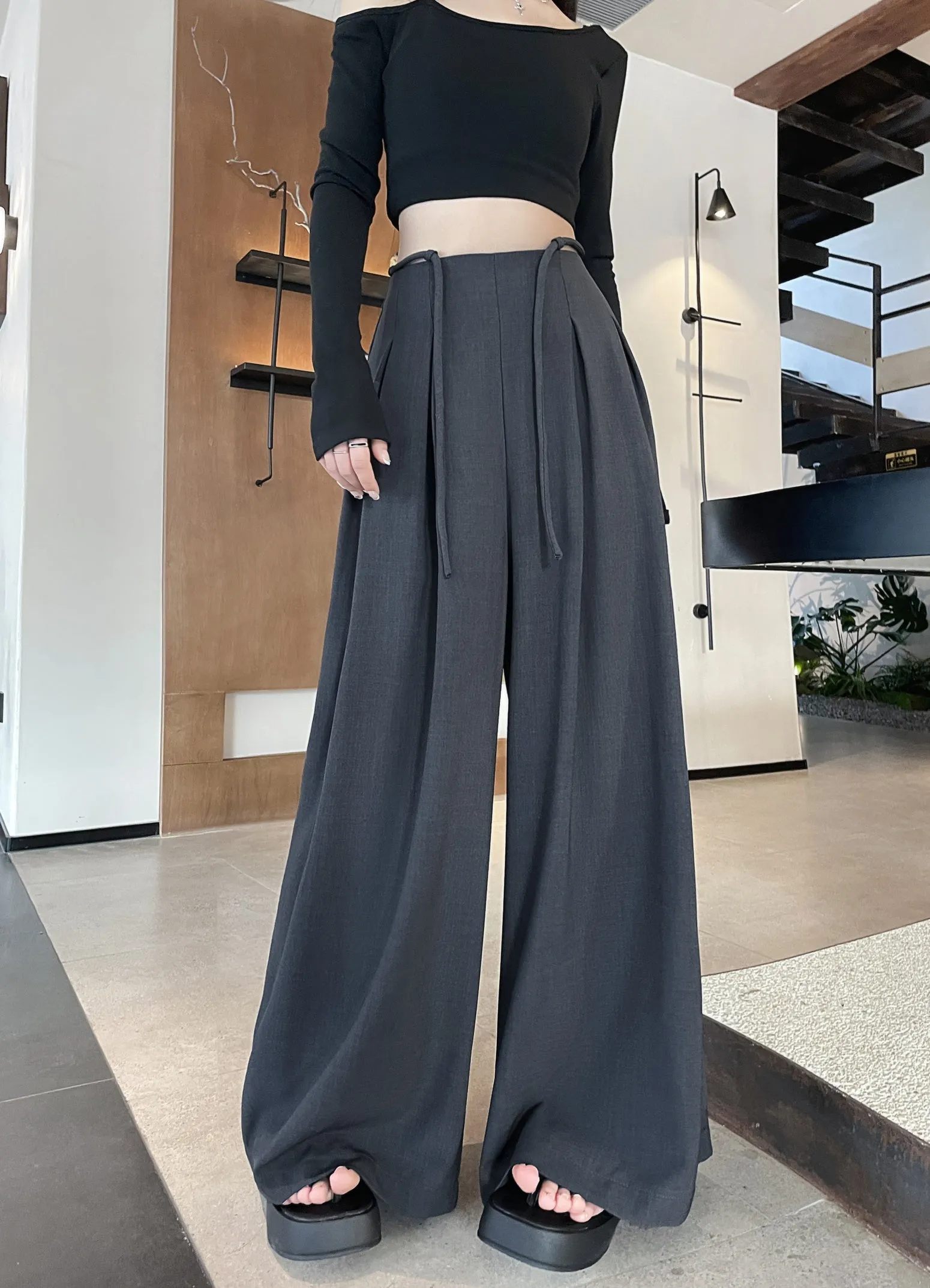 Relaxed Fit Wide Leg Pants with a Chic Design