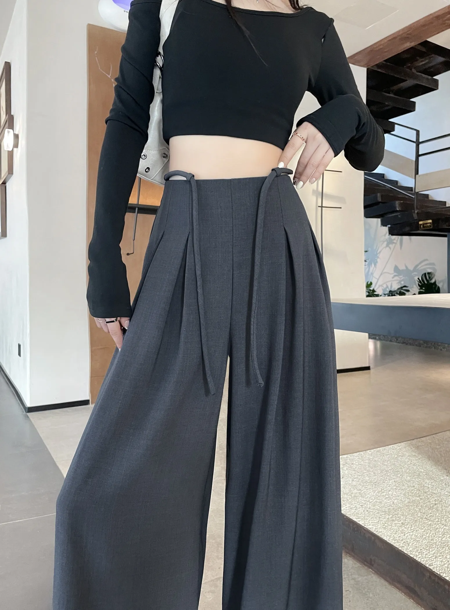 Relaxed Fit Wide Leg Pants with a Chic Design