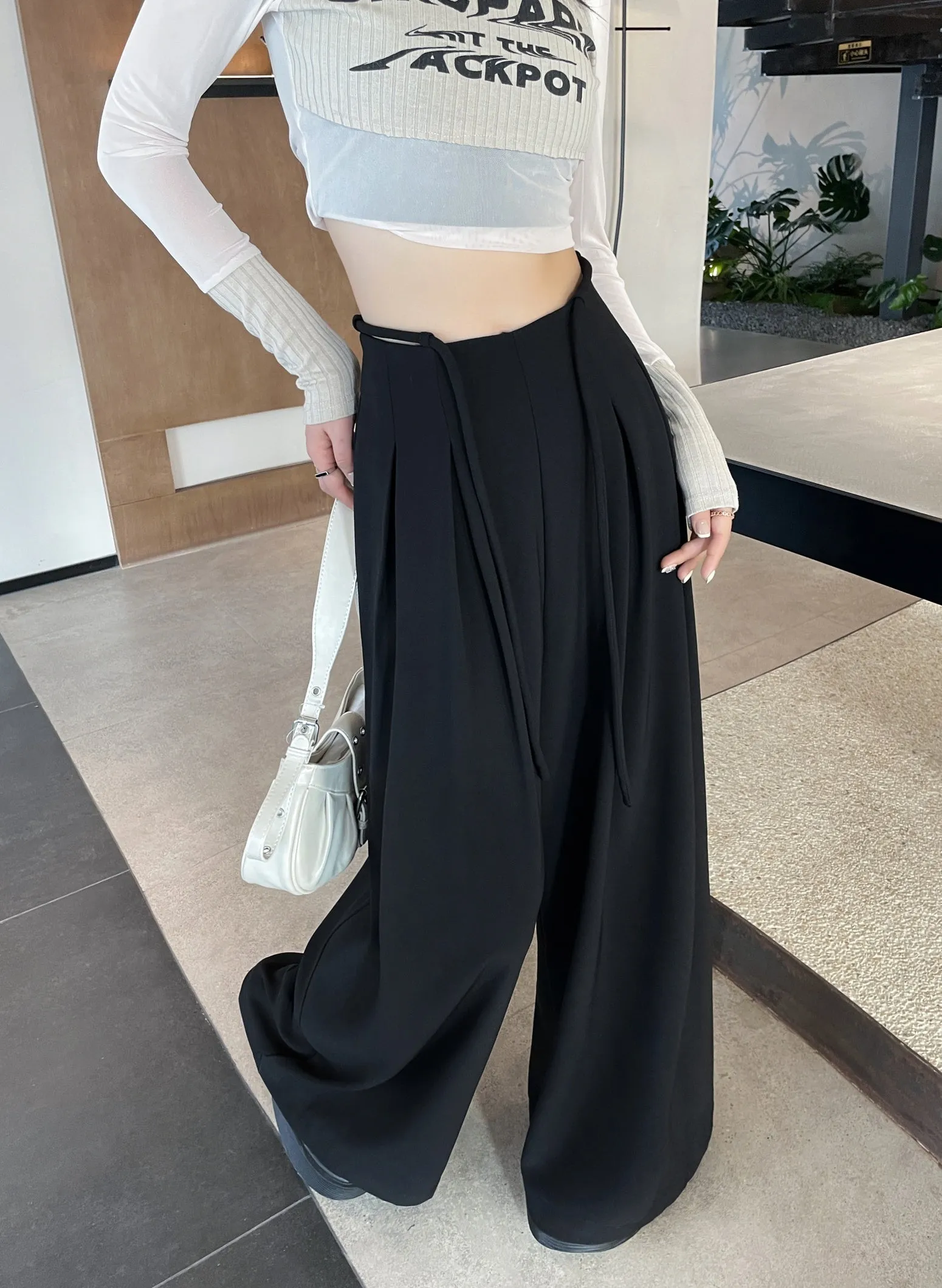 Relaxed Fit Wide Leg Pants with a Chic Design