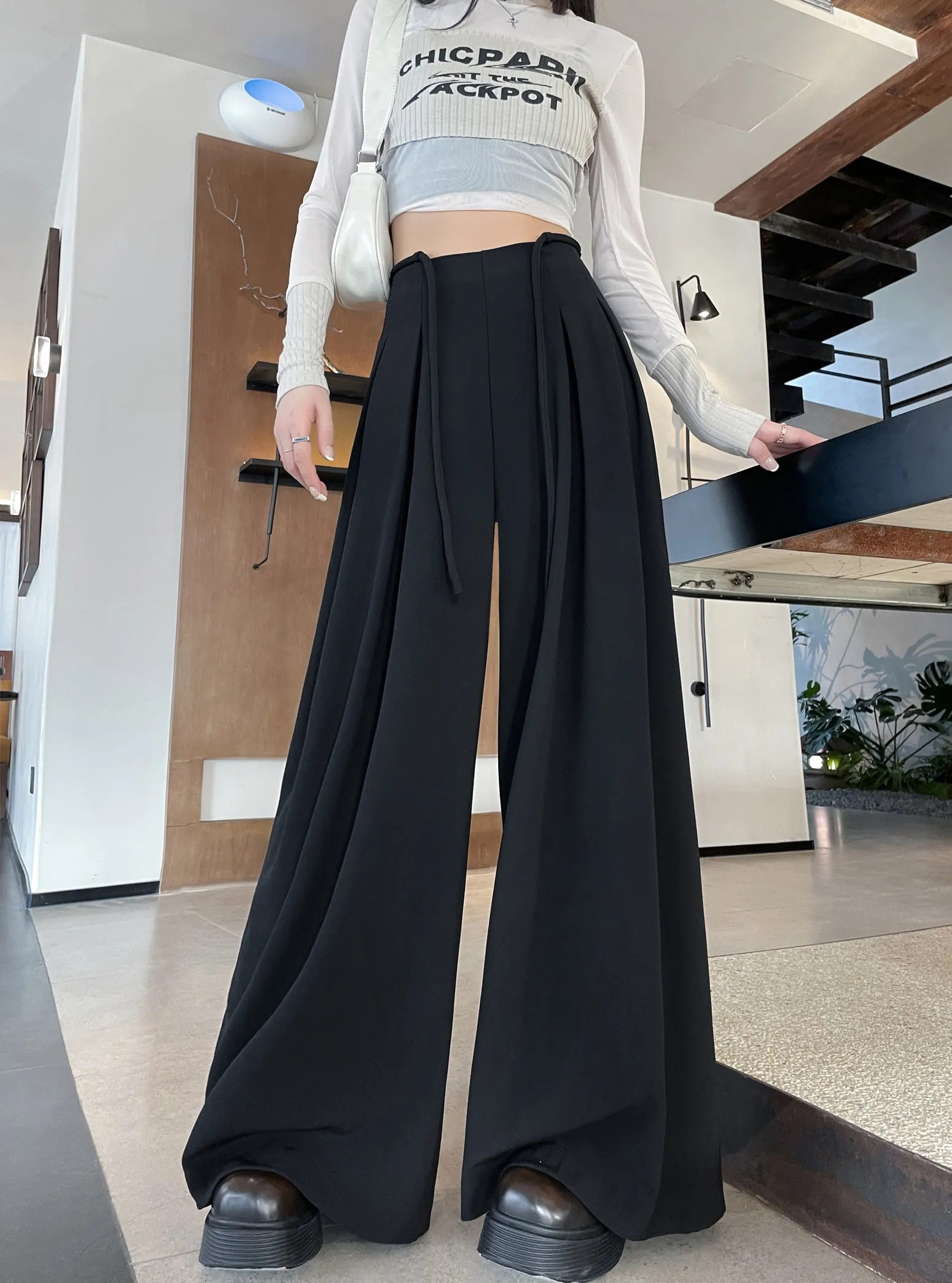 Relaxed Fit Wide Leg Pants with a Chic Design