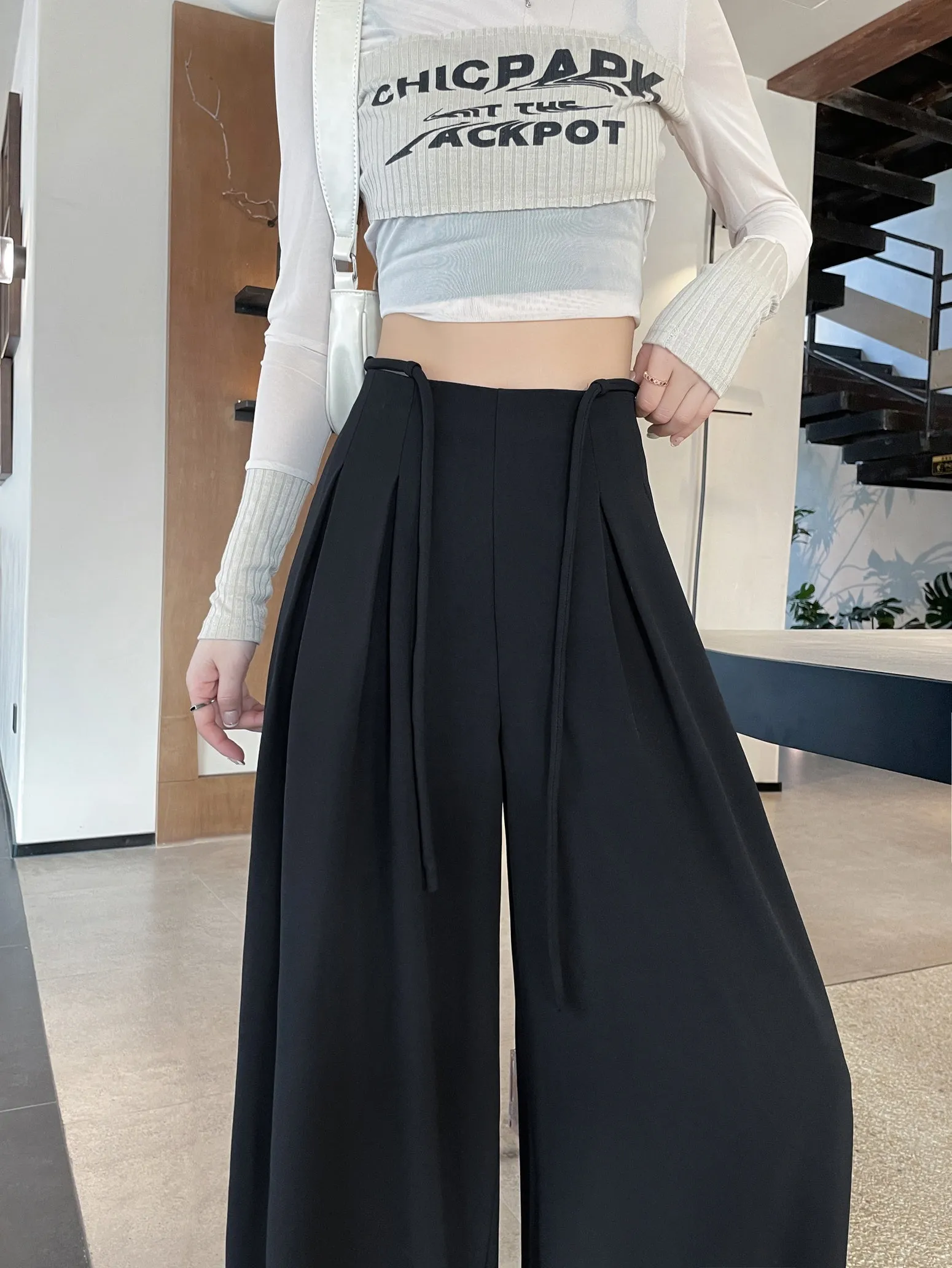 Relaxed Fit Wide Leg Pants with a Chic Design