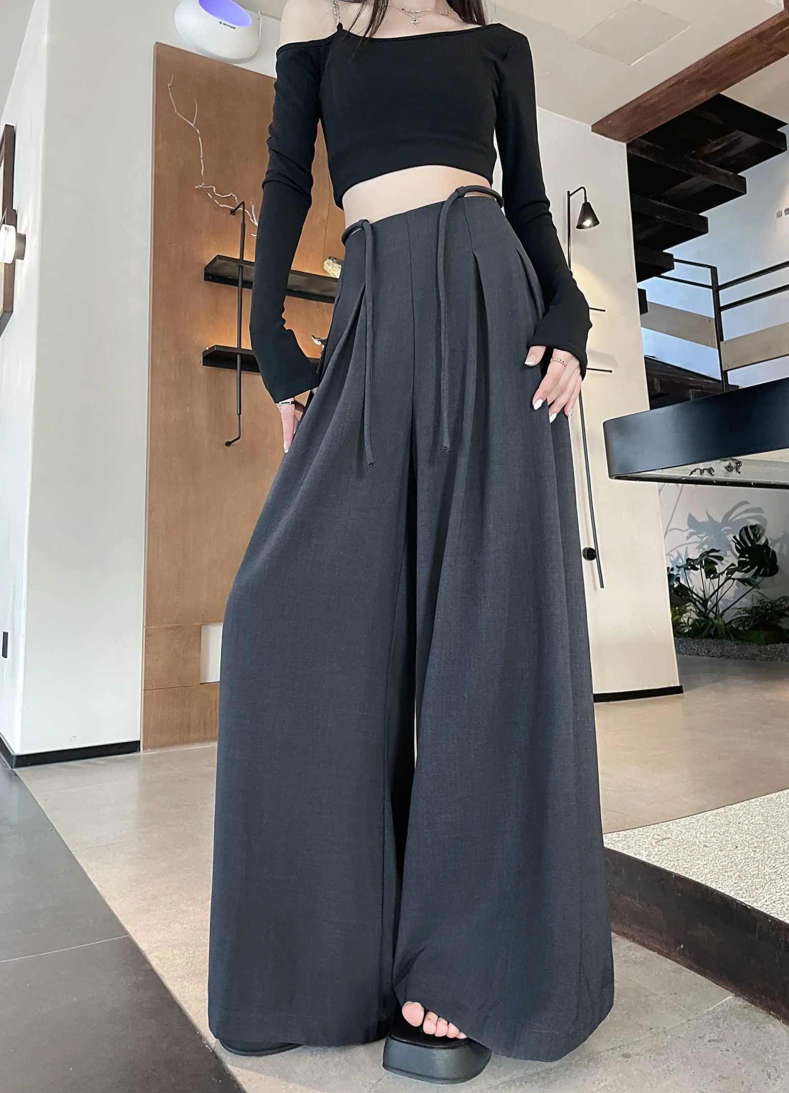 Relaxed Fit Wide Leg Pants with a Chic Design