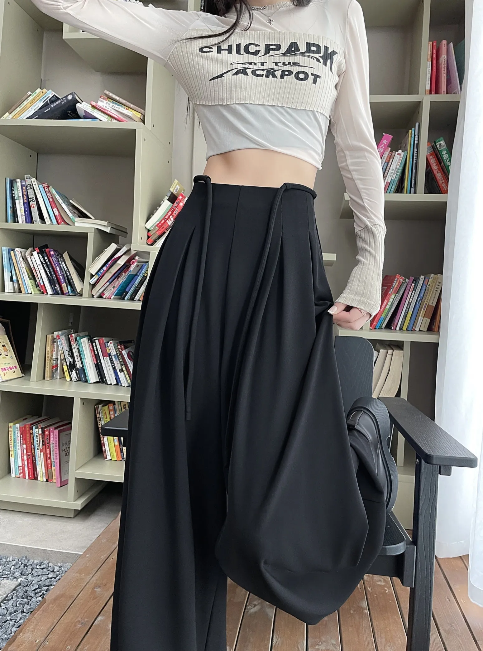 Relaxed Fit Wide Leg Pants with a Chic Design