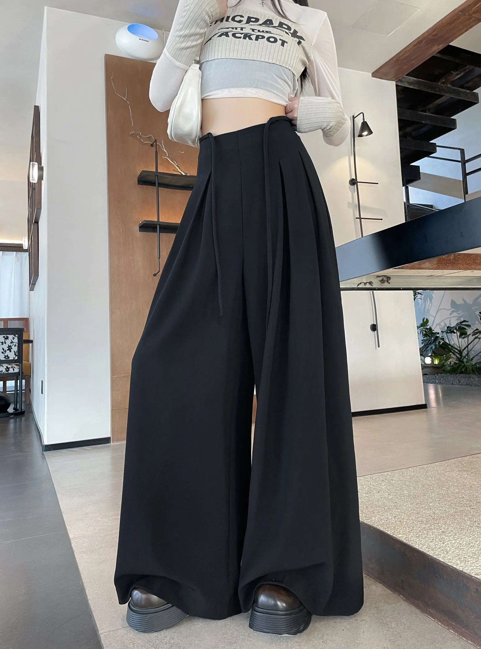 Relaxed Fit Wide Leg Pants with a Chic Design