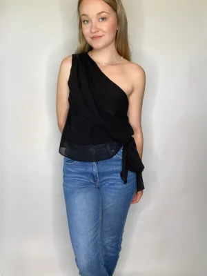 Sleek and Chic One-Shoulder Top