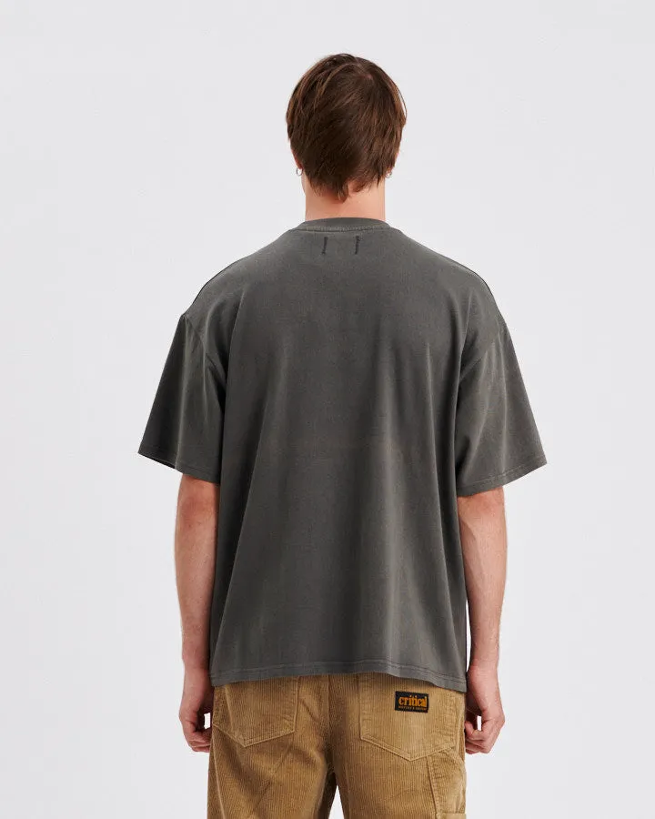 TCSS SCRIBBLE POCKET TEE - ASHPHALT