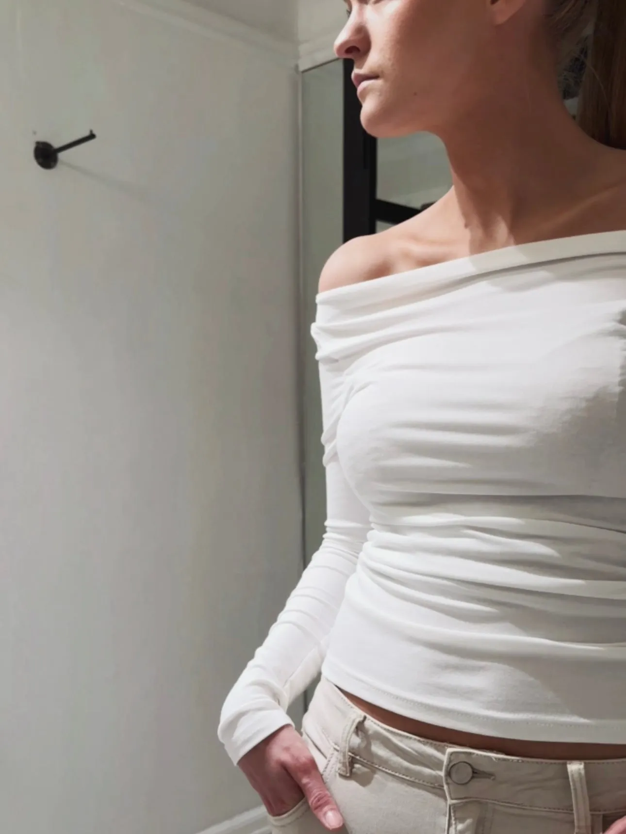 TIGHT OFF SHOULDER TOP WITH LONG SLEEVES - WHITE