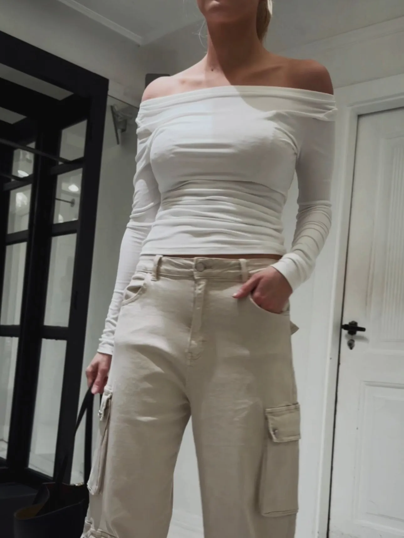 TIGHT OFF SHOULDER TOP WITH LONG SLEEVES - WHITE