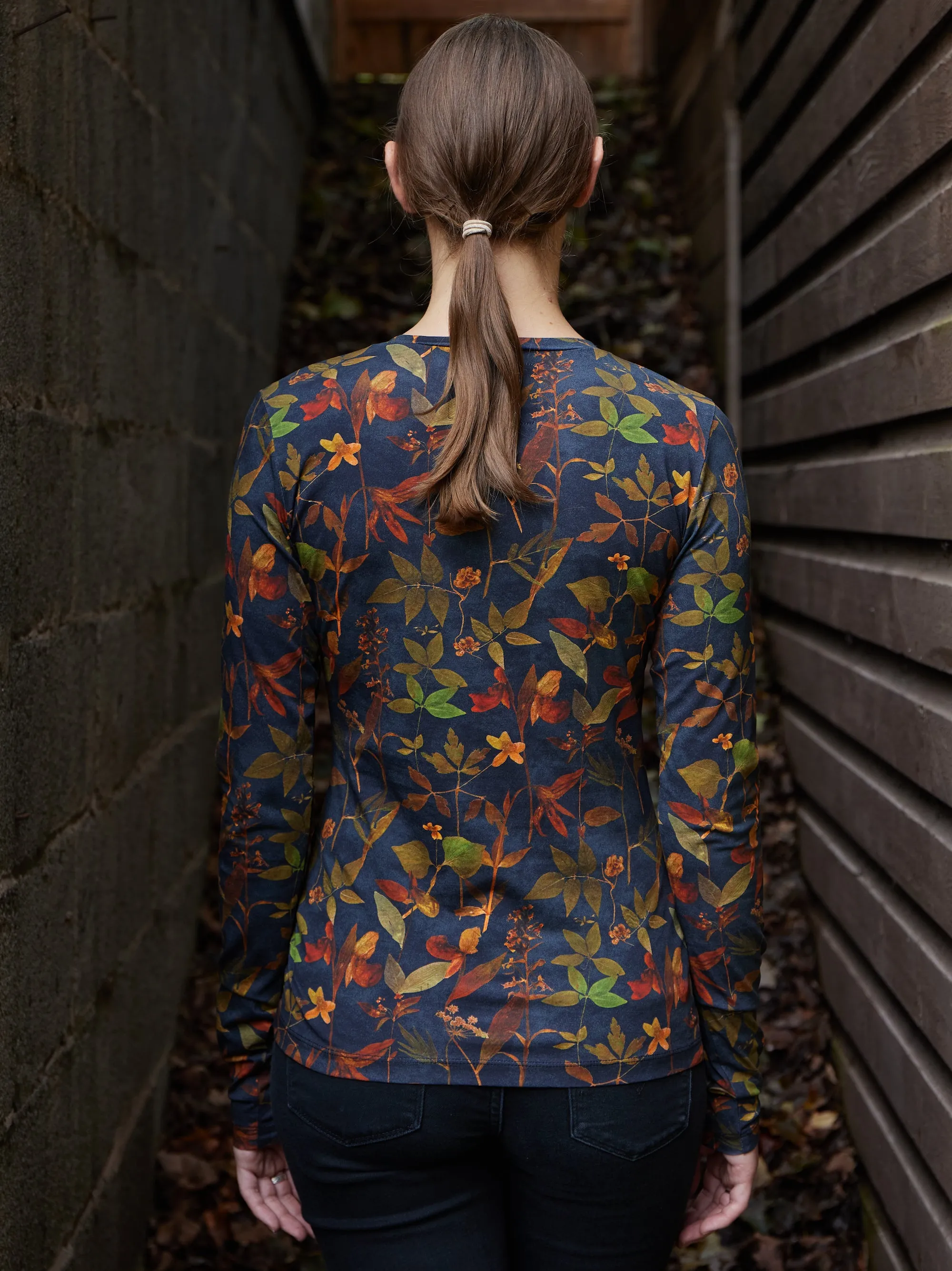 tnumarya botanical dark jersey top