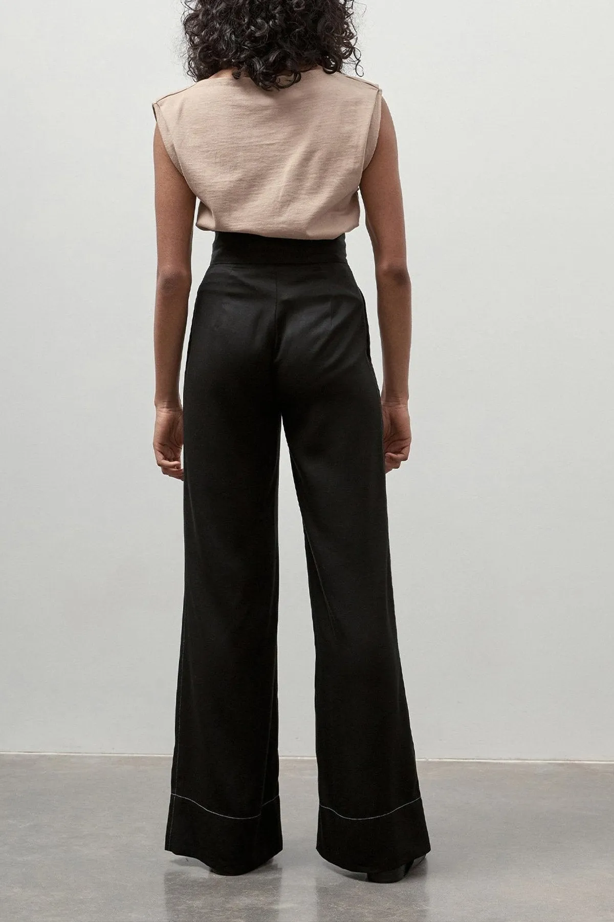 Tuck Shoulder Tee Top in Nutmeg
