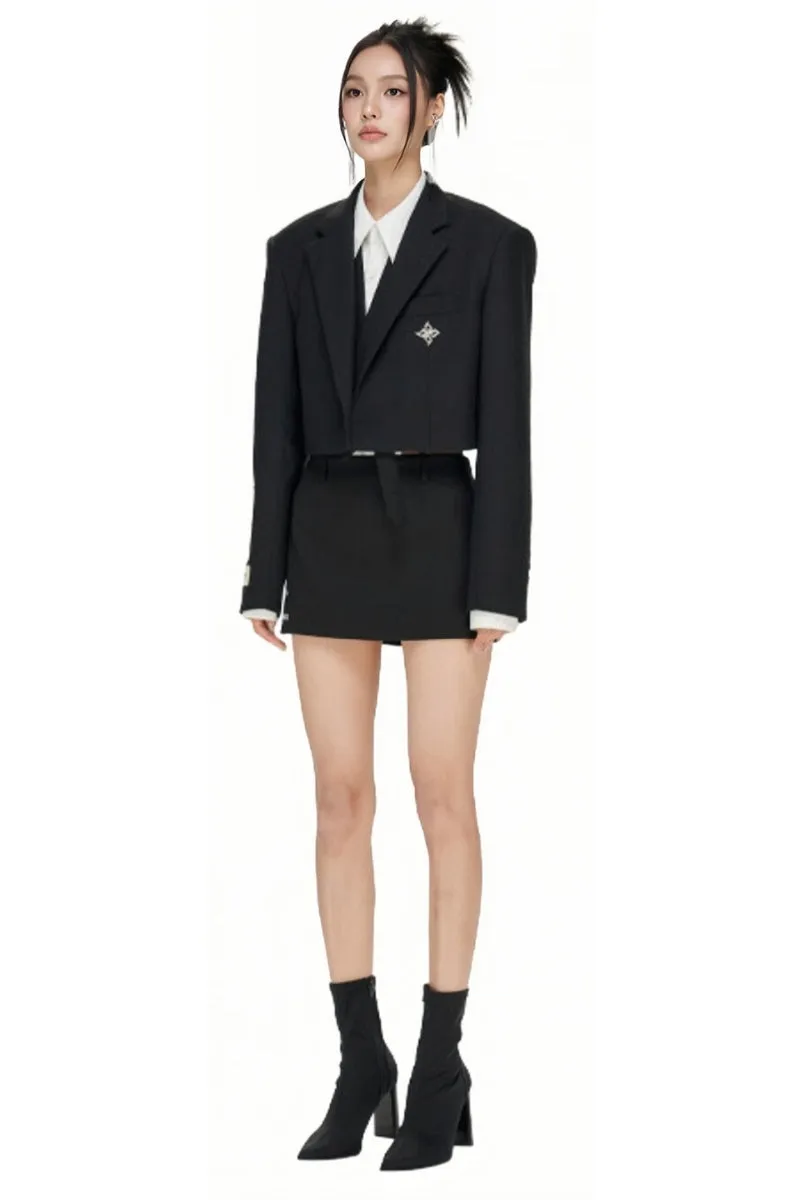 Wide-Shoulder Loose-Fit Short Suit Coat with Cross Design