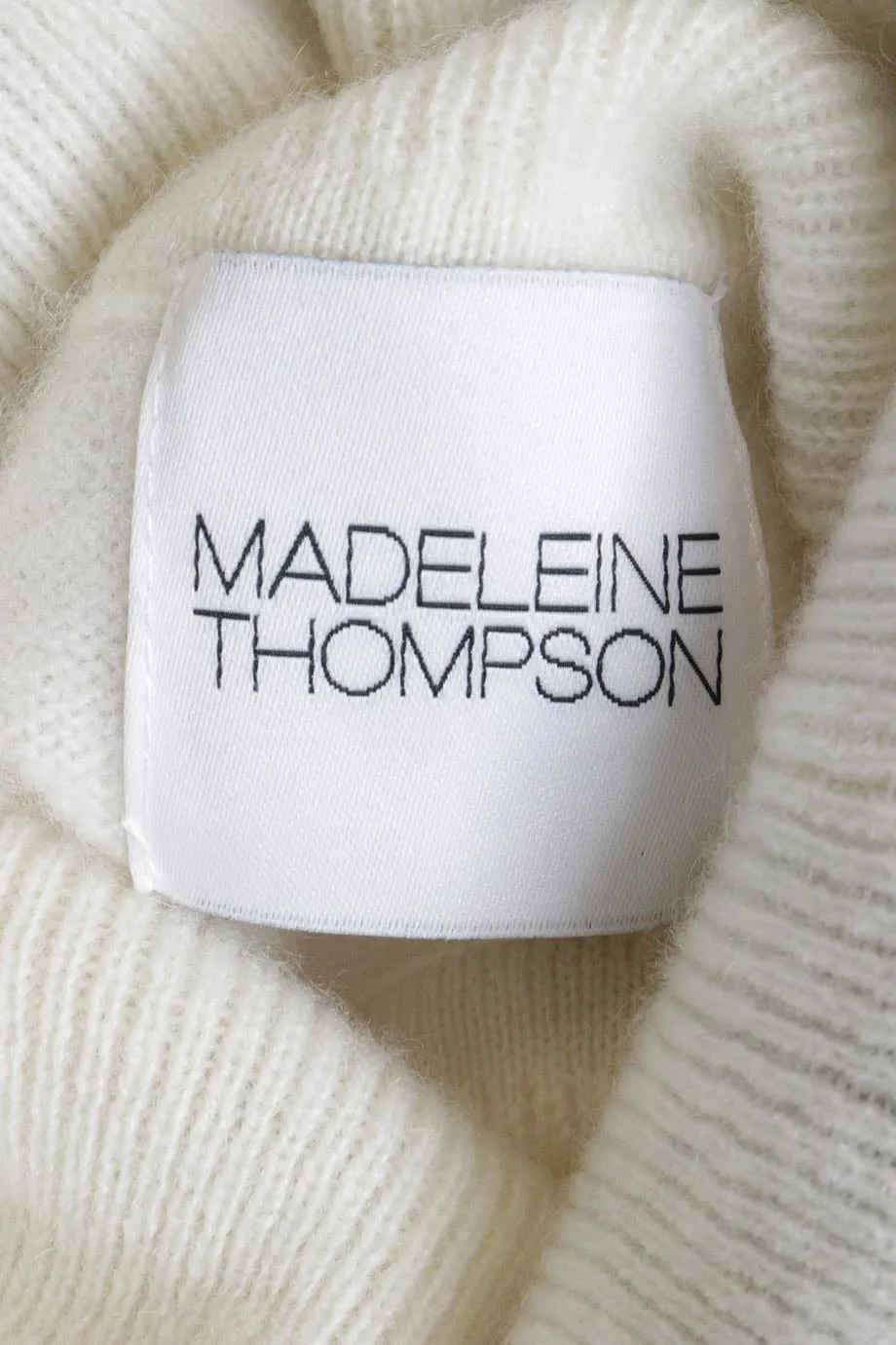 [WW23324] Madeleine Thompson | Cape